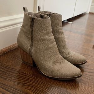 Matisse boots size 6.5 toupee color